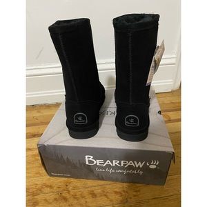 Brand New Never worn Bearpaw boots